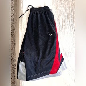 Men’s Nike XL basketball shorts, never worn. Length over the knee